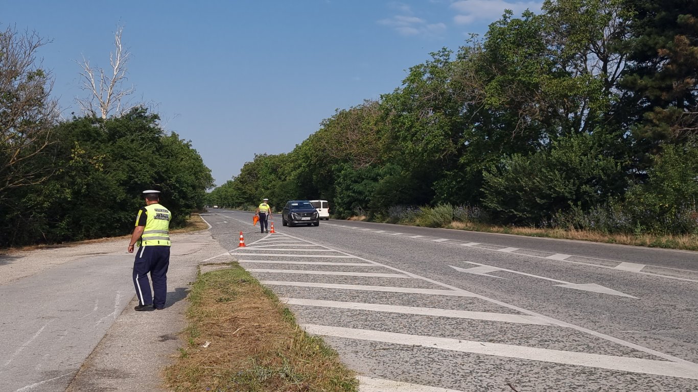 Катастрофа между ТИР и кола блокира движението по пътя Смолян-Асеновград