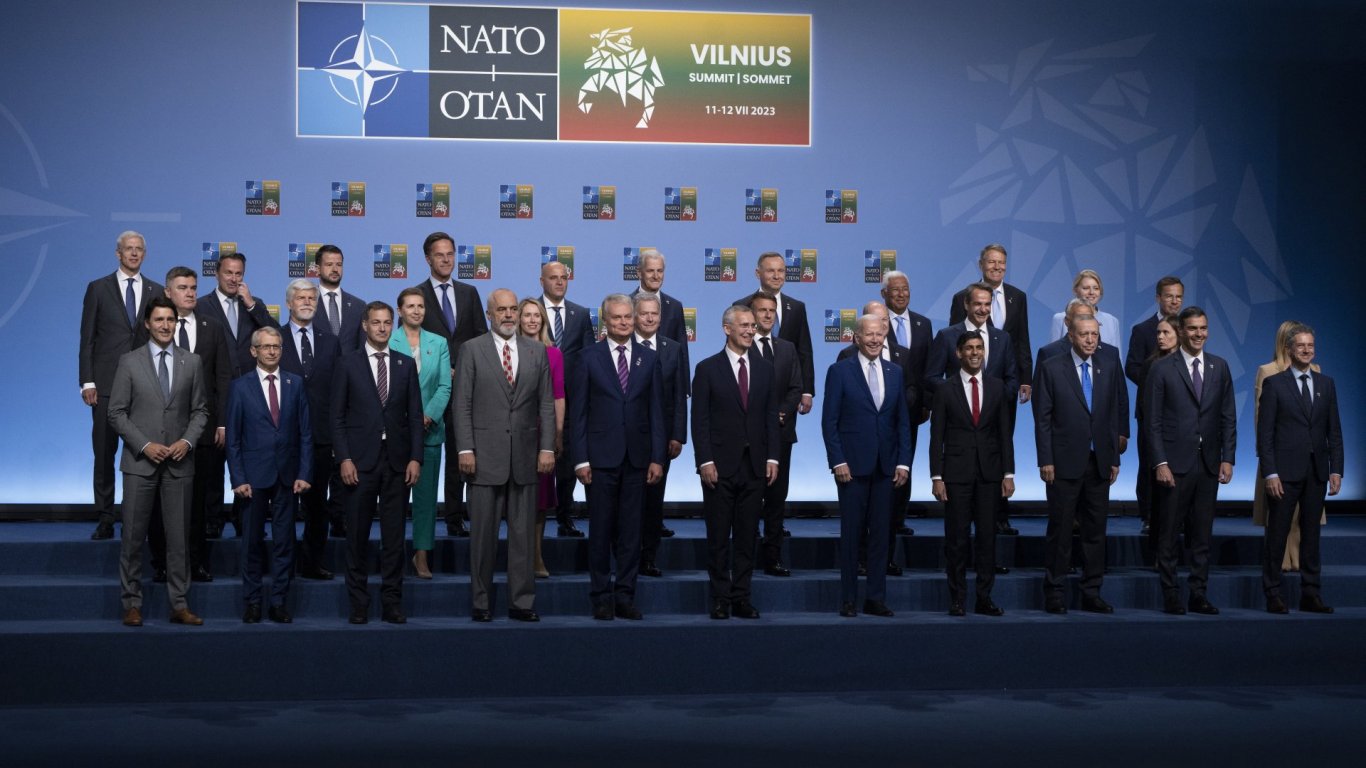 "Бъдещето на Украйна е в НАТО", заявиха съюзниците, но няма да я поканят за член на алианса