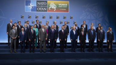 Междувременно украинският министър на отбраната Олексий Резников също пристигна в