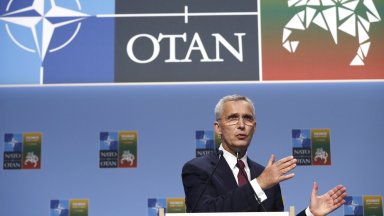 Той говори на пресконференция през първия ден от срещата на