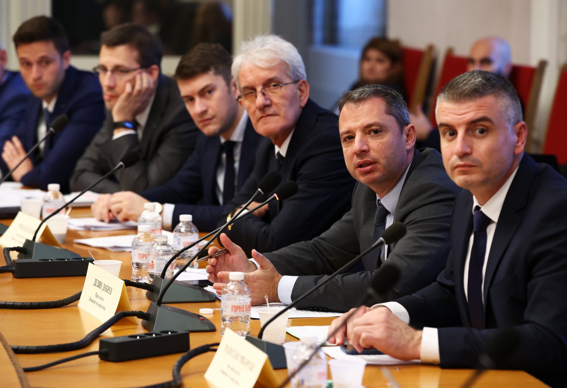 Заседание на Комисията по енергетика: (отдясно) Радослав Рибарски, Делян Добрев, Рамадан Аталай (снимка архив)