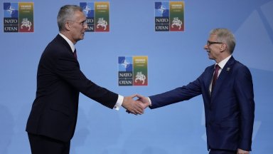 Това включва допълнително въоръжение включително 16 те самолета Ф 16 Блок 70