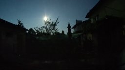 Метеорит разруши покриви на къщи в Германия (видео)