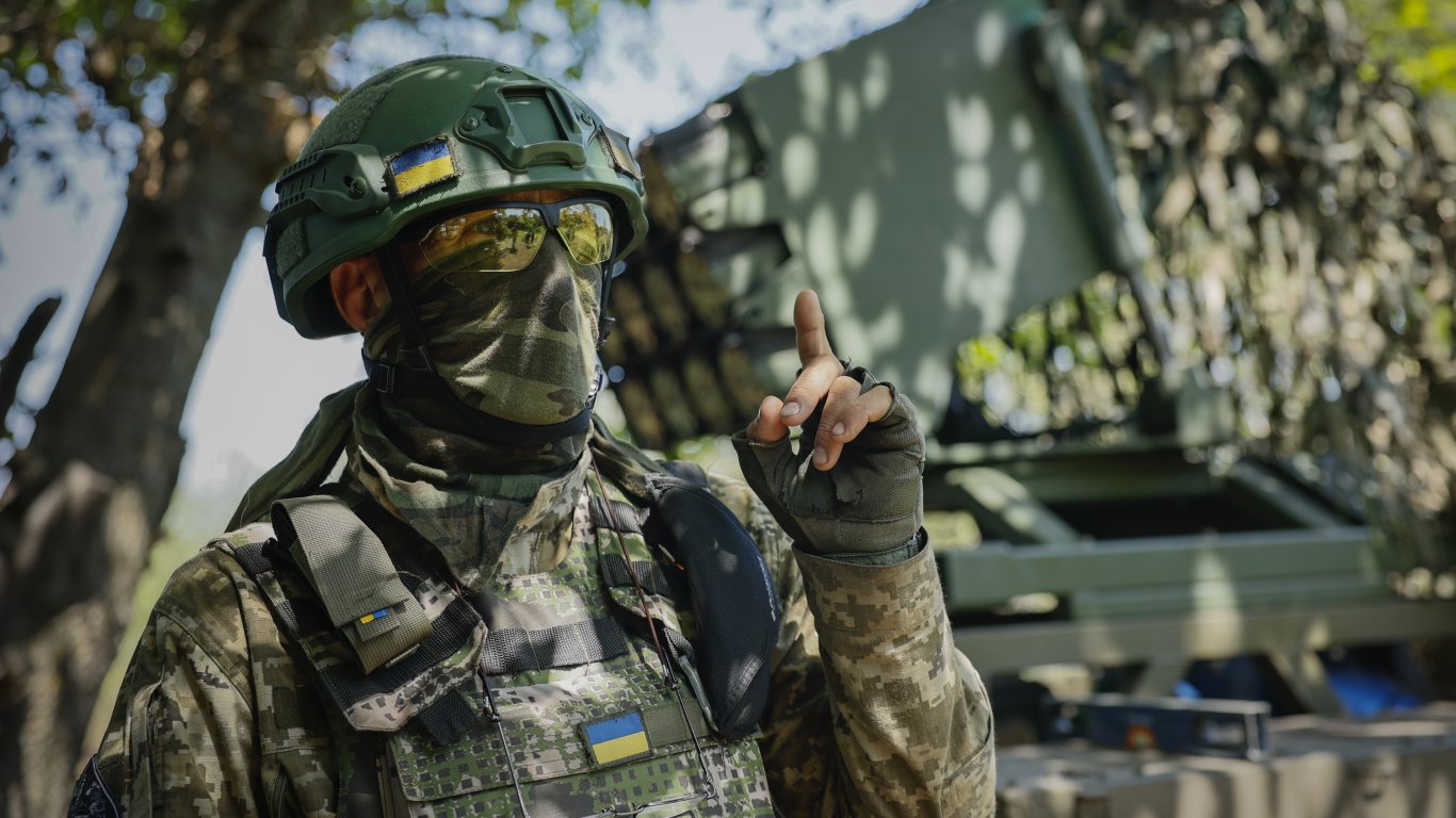 "Нюзуик": Какво ще кажете за разполагането на войски на НАТО в Украйна?