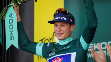 Удивително - белгиец спечели четвърти етап на "Тура" след финален спринт под дъжда