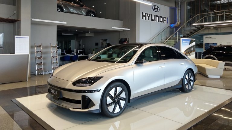 Електрическият Hyundai IONIQ 6 пристигна в България с две батерии и два вида задвижване