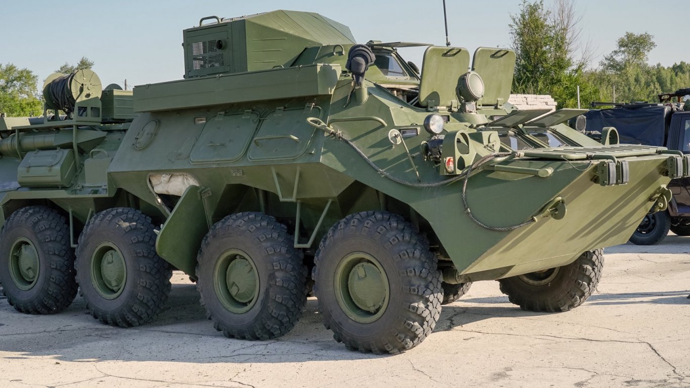 България може да изпрати на Киев 100 бронирани машини от складовете на МВР
