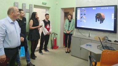 Снимка МОН Двамата са обучили и учител който да преподава