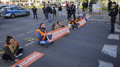 Демонстрации заради климата смутиха работата на две германски летища