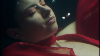 5 часа под вода с лице нагоре и усмивка: Стрийт сензацията Виолина Доцева за новата песен "Ще"