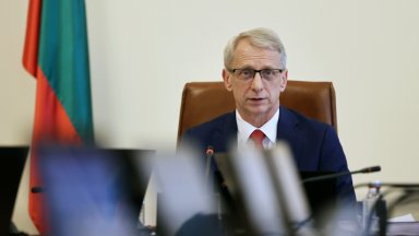 Като пример за добре свършена работа от служебните министри той