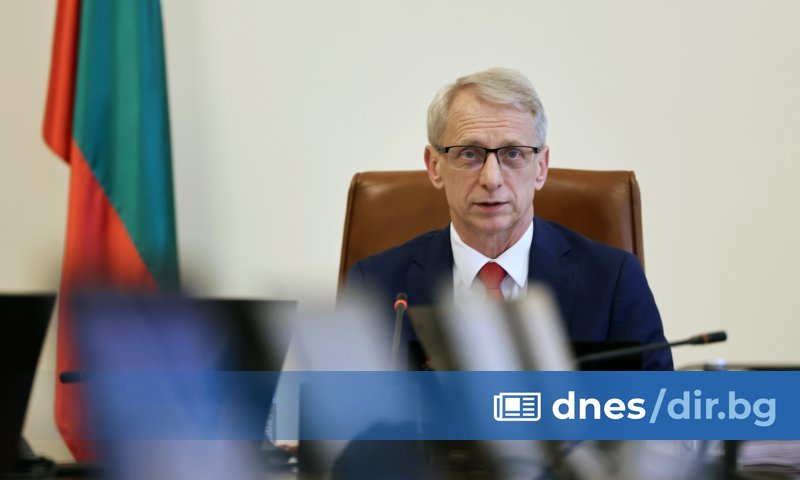 Като пример за добре свършена работа от служебните министри той