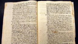 Френската национална библиотека показва ръкописи на писателя Жулиен Грак