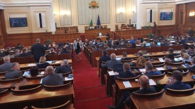 Измененията бяха подкрепени от 129 народни представители от ГЕРБ СДС