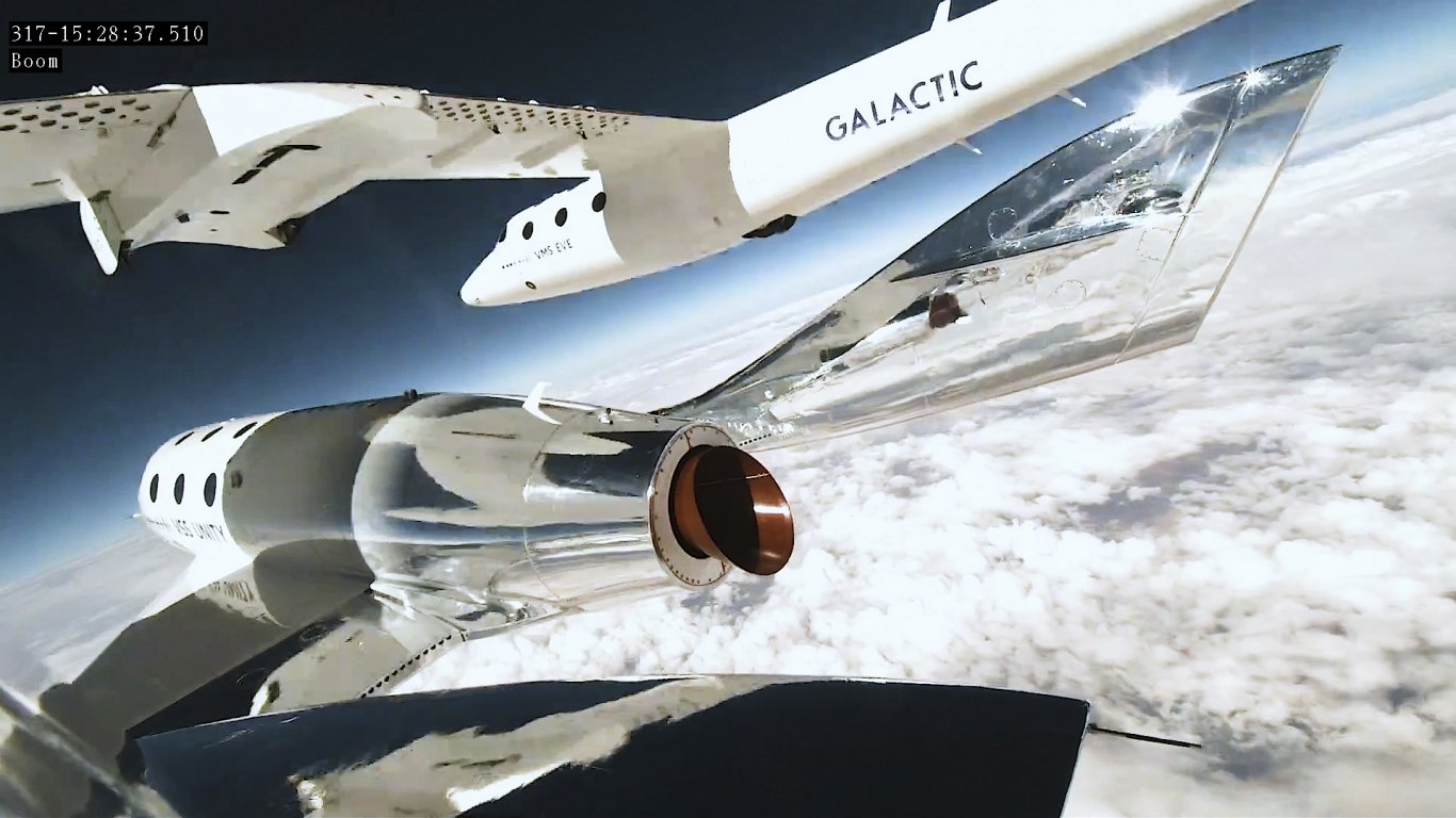 "Върджин Галактик" ще извърши втори полет с космически туристи през август