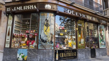 Магазин в Барселона въведе такса от 5 евро за туристите, които си правят селфита, вместо да купуват 