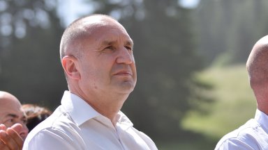 Румен Радев смята че захранването на бойните действия с все