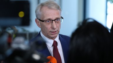 В състава на водената от министър председателя българска делегация са също