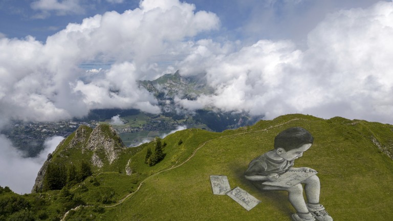 В Швейцарските Алпи се появиха удивителни картини (галерия)