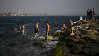 Необичайните жеги в Турция, но идват силни дъждове