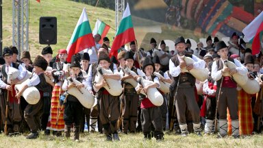 Над 7000 изпълнители от всички фолклорни области на страната участват