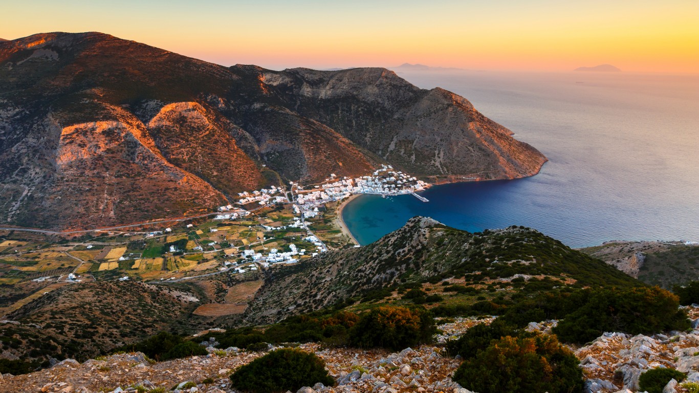Изследвайте туристически пътеки на 3000 години на този забележителен гръцки остров