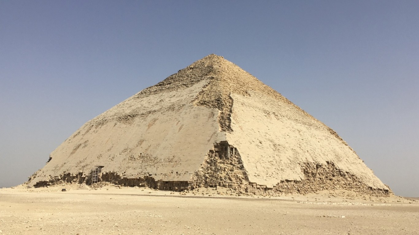 Египет успокоява туристите - Скосената пирамида е безопасна