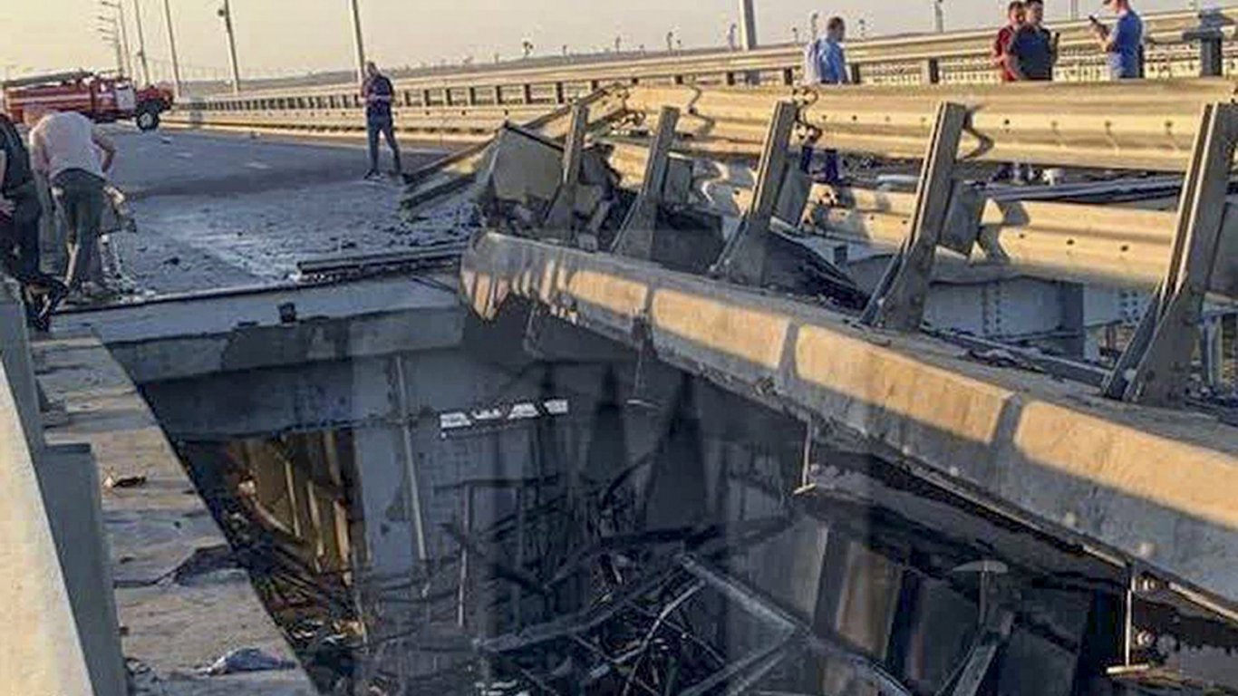 Москва обвини Киев за терористична атака с дронове-лодки срещу Кримския мост (видео)