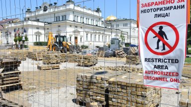 Снимка BulFoto Столичният бул Цар Освободител е затворен за движение