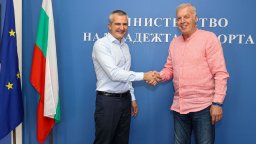 Министърът на спорта се срещна с Наско Сираков