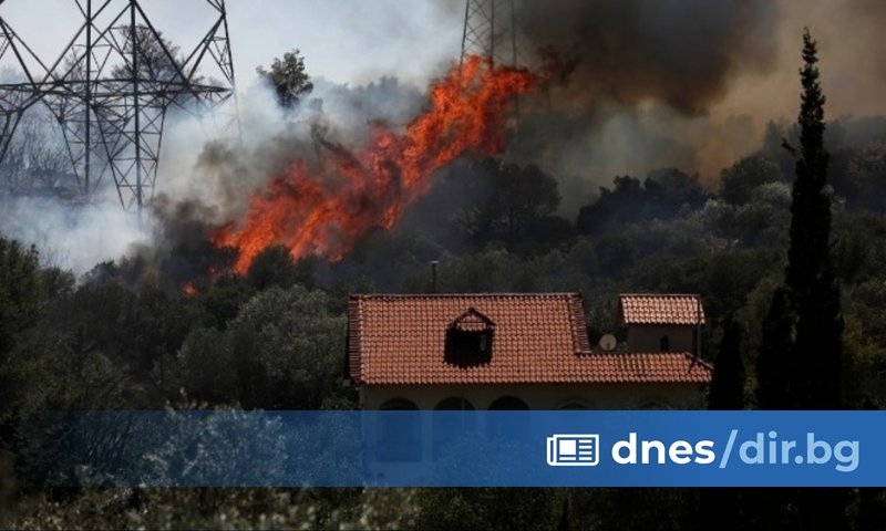 Пламъците са се разпространили към планината Панио в столичния район