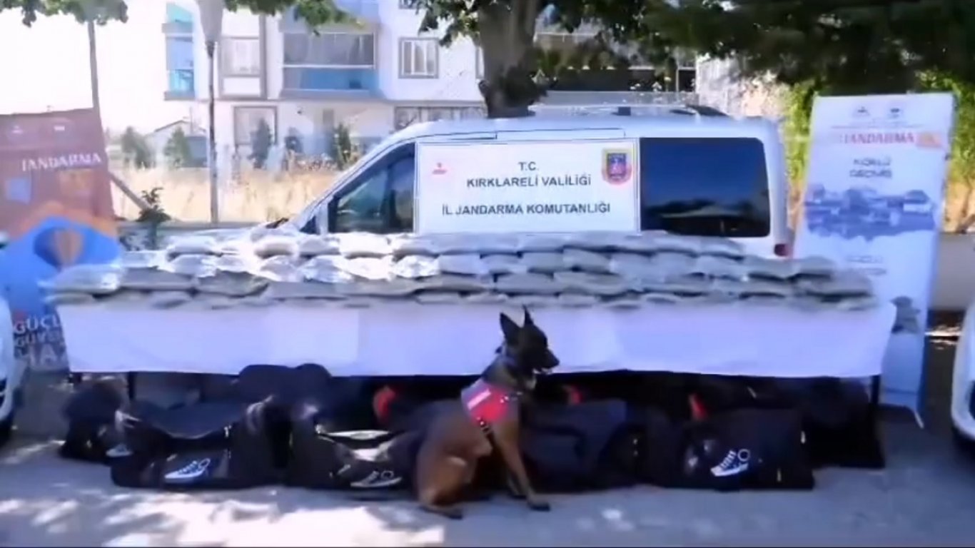 Хеликоптер, влязъл от България, изхвърли над 100 кг наркотици в Турция