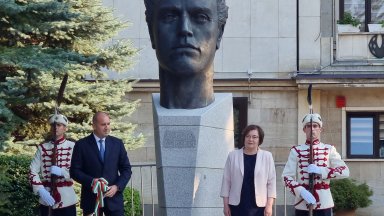 Паметникът е създаден от Борис Борисов Първоначално скулпторът проф Георги