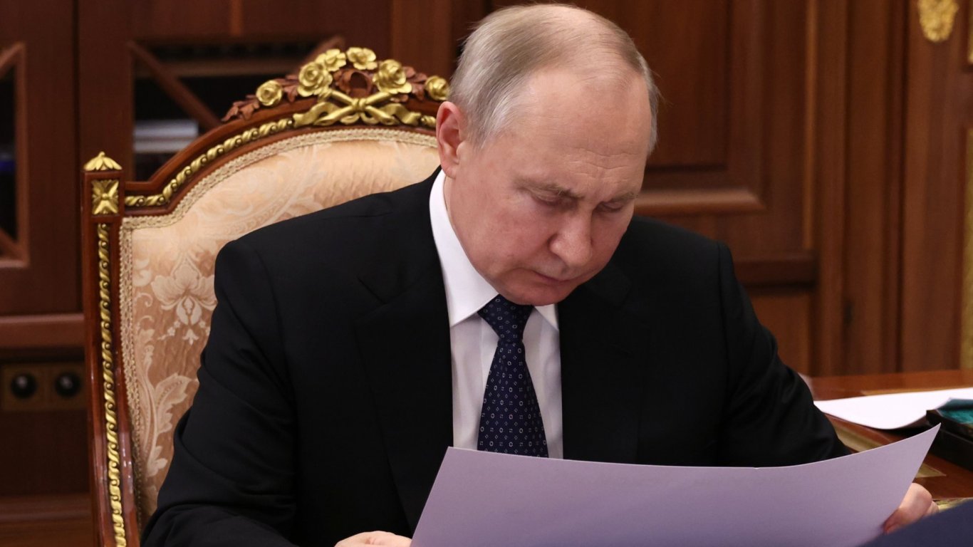 Путин подписа закона за забрана на операциите за смяна на пола