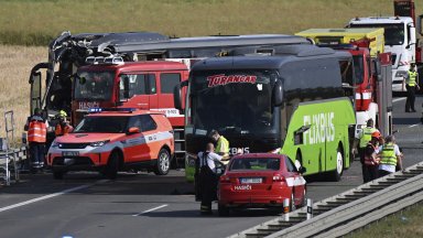 Според чешката полиция е загинал един от шофьорите на автобусите