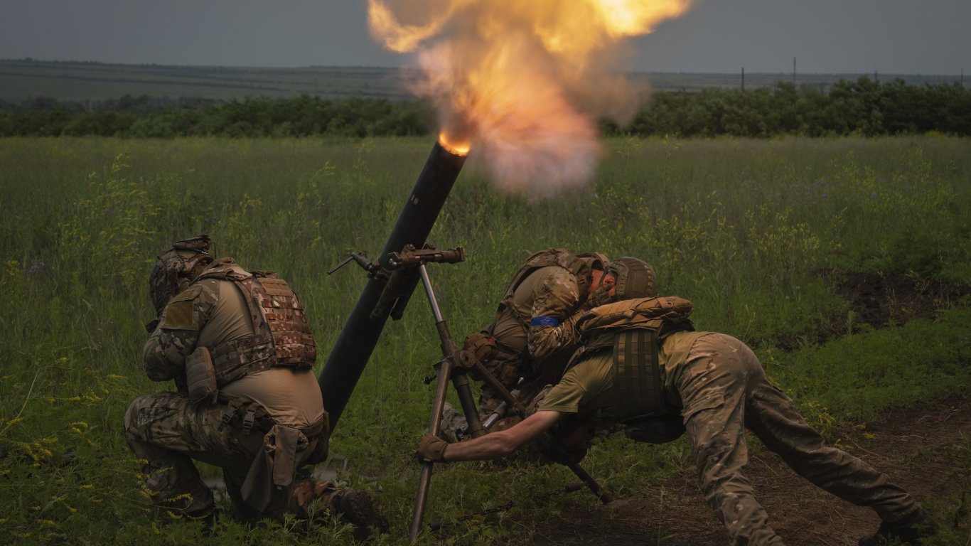 Руска офанзива в Североизточна Украйна, Киев съобщава за удари с балистични ракети