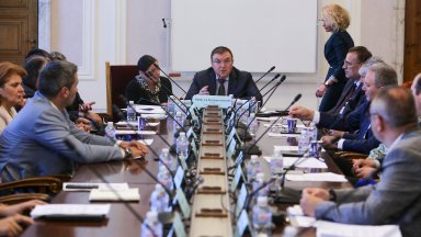 Това се налага във връзка с приетите правила за избор