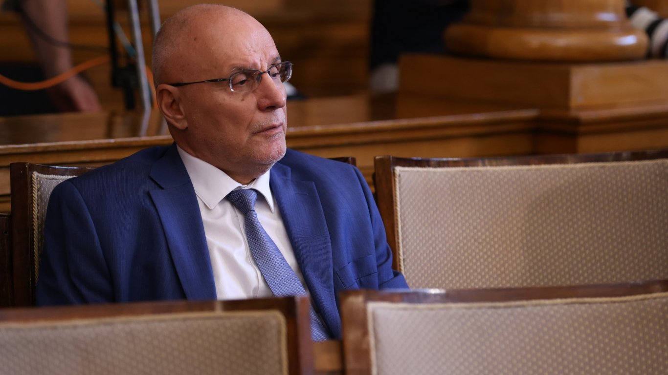 Парламентът избра Димитър Радев за управител на БНБ