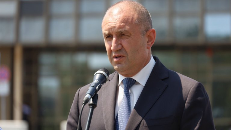 Радев: Темата Украйна се експлоатира от управляващите като спасителен пояс