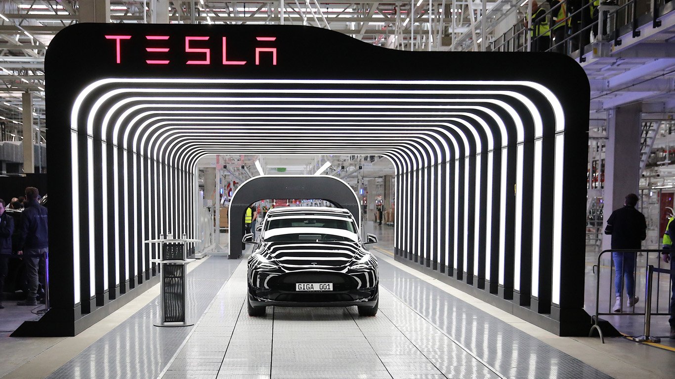 Tesla ще удвои размера на фабриката си в Германия 