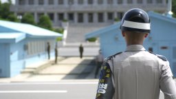 Защо Демилитаризираната зона между двете Кореи е магнит за туристи?