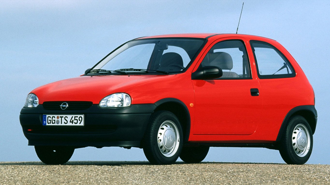 Второто поколение на Opel Corsa навърши 30 години