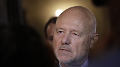 По думите на Тагарев става дума за около 100 БТР а