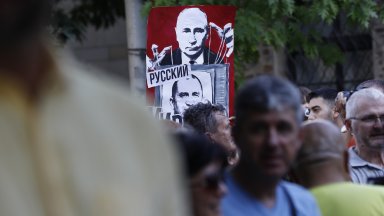 Снимка БТА Недоволните скандират Тук не е Москва Снимка БТА