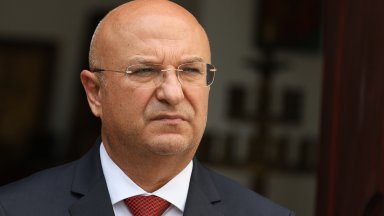 Премиерът Николай Денков обяви че е уволнил зам министъра заради хаотичните