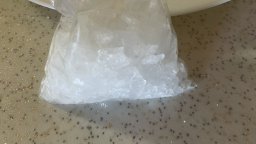 Бургазлийка попадна в реанимация, след като глътна плик с наркотици, за да избегне полицейска проверка
