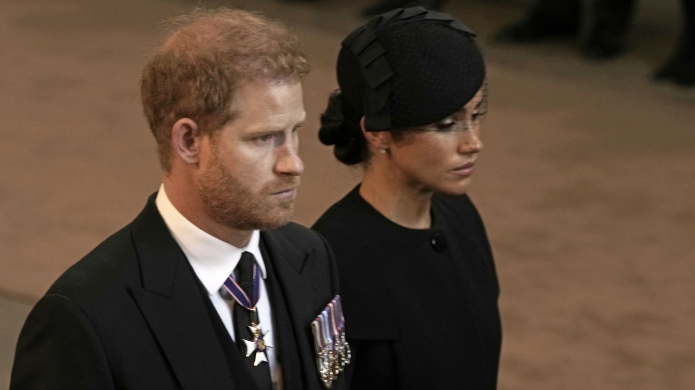 Белият дом отхвърлил молбата на принц Хари и Меган за самолет след погребението на Елизабет II