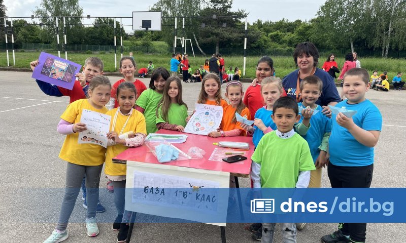 По него училището е получило 39 лаптопа за ученици и