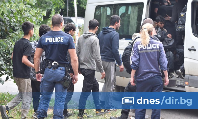 Полицейските действия са предприети тази сутрин. Според данните до момента,