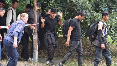 Те се самоопределят като афганистанци Пътували са 8 дни от Турция